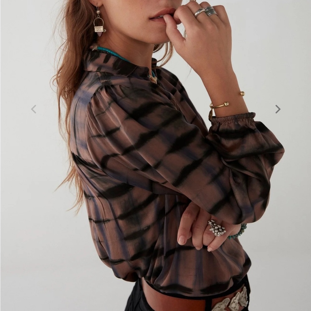 MAISON Hotel Blouse